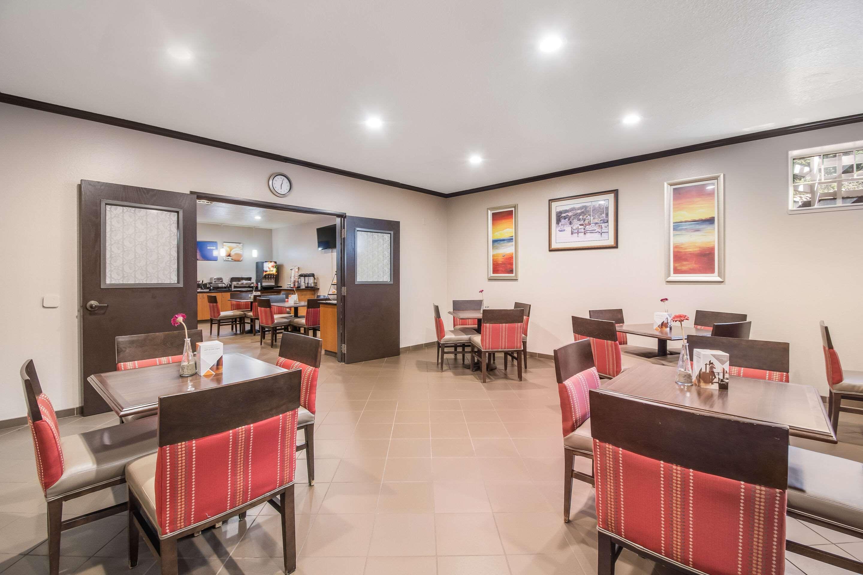 Comfort Inn Newport Bagian luar foto
