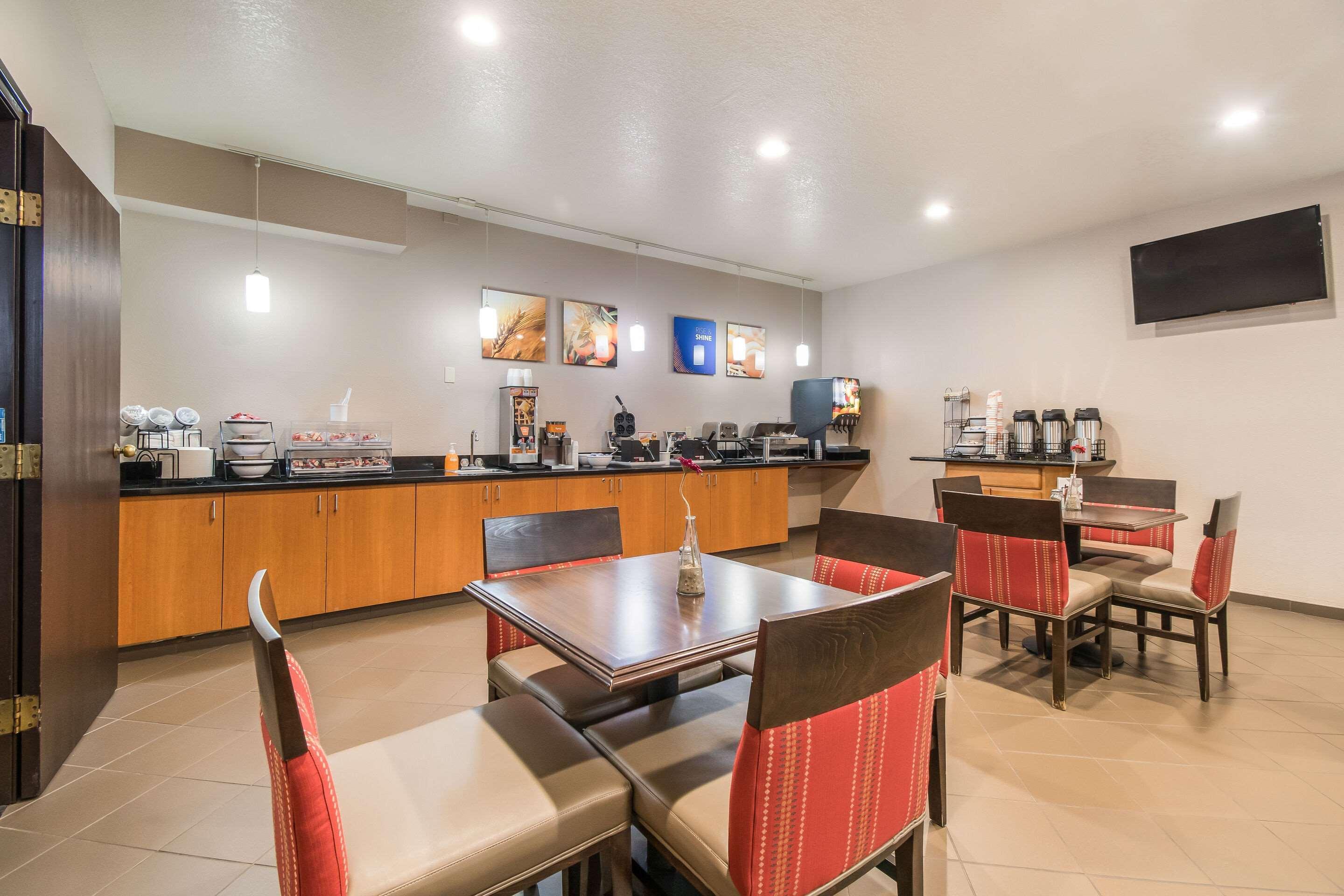 Comfort Inn Newport Bagian luar foto