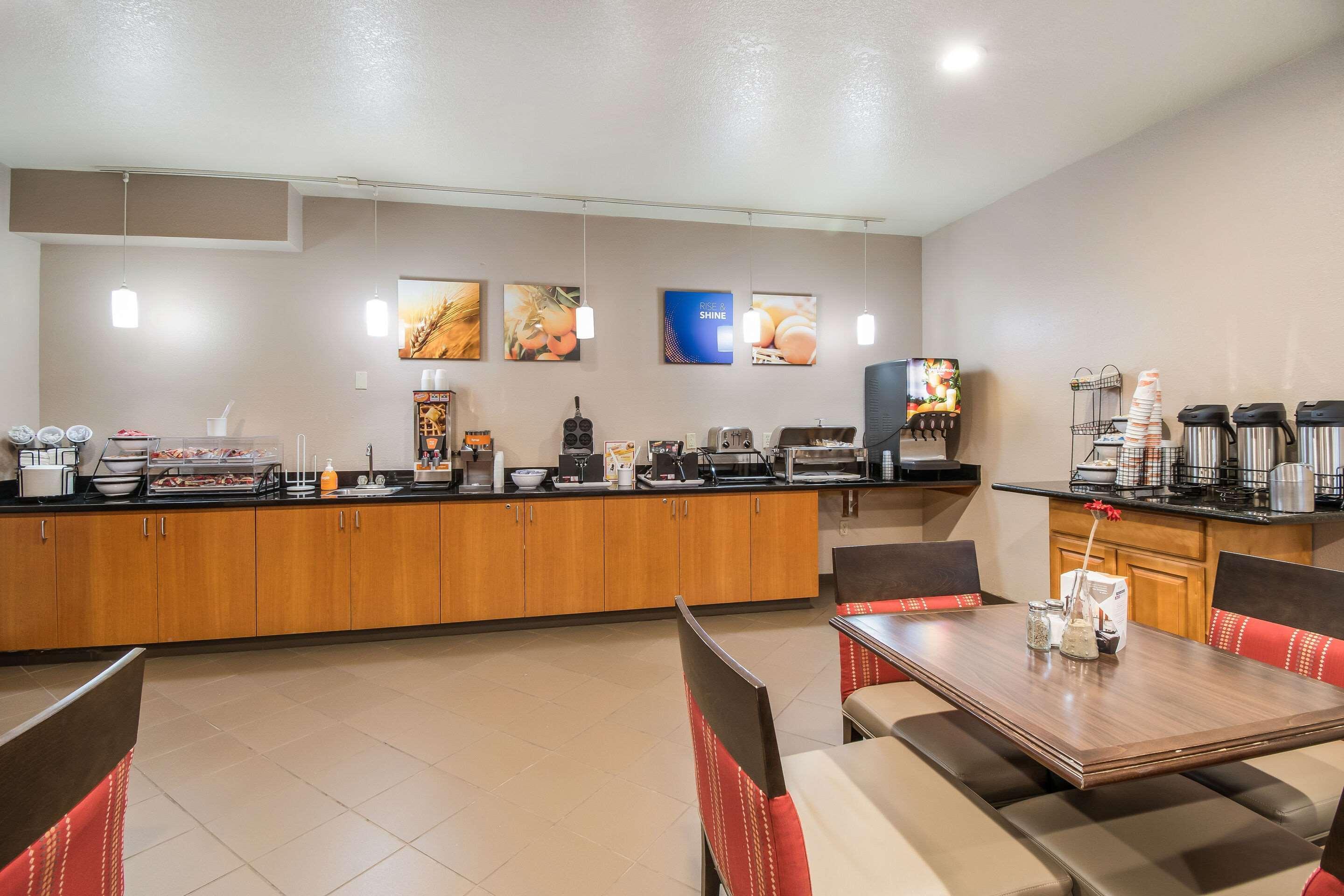 Comfort Inn Newport Bagian luar foto