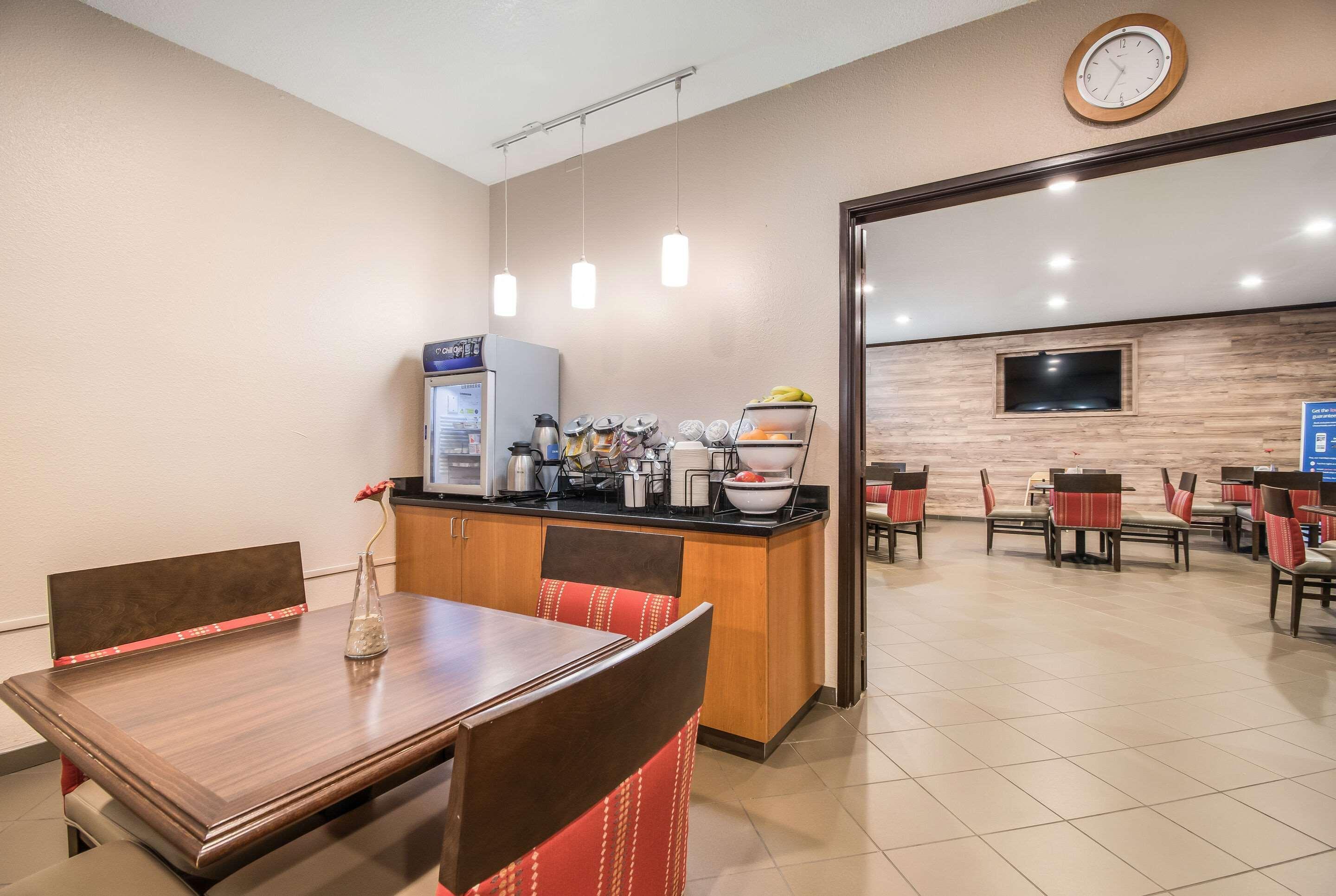 Comfort Inn Newport Bagian luar foto