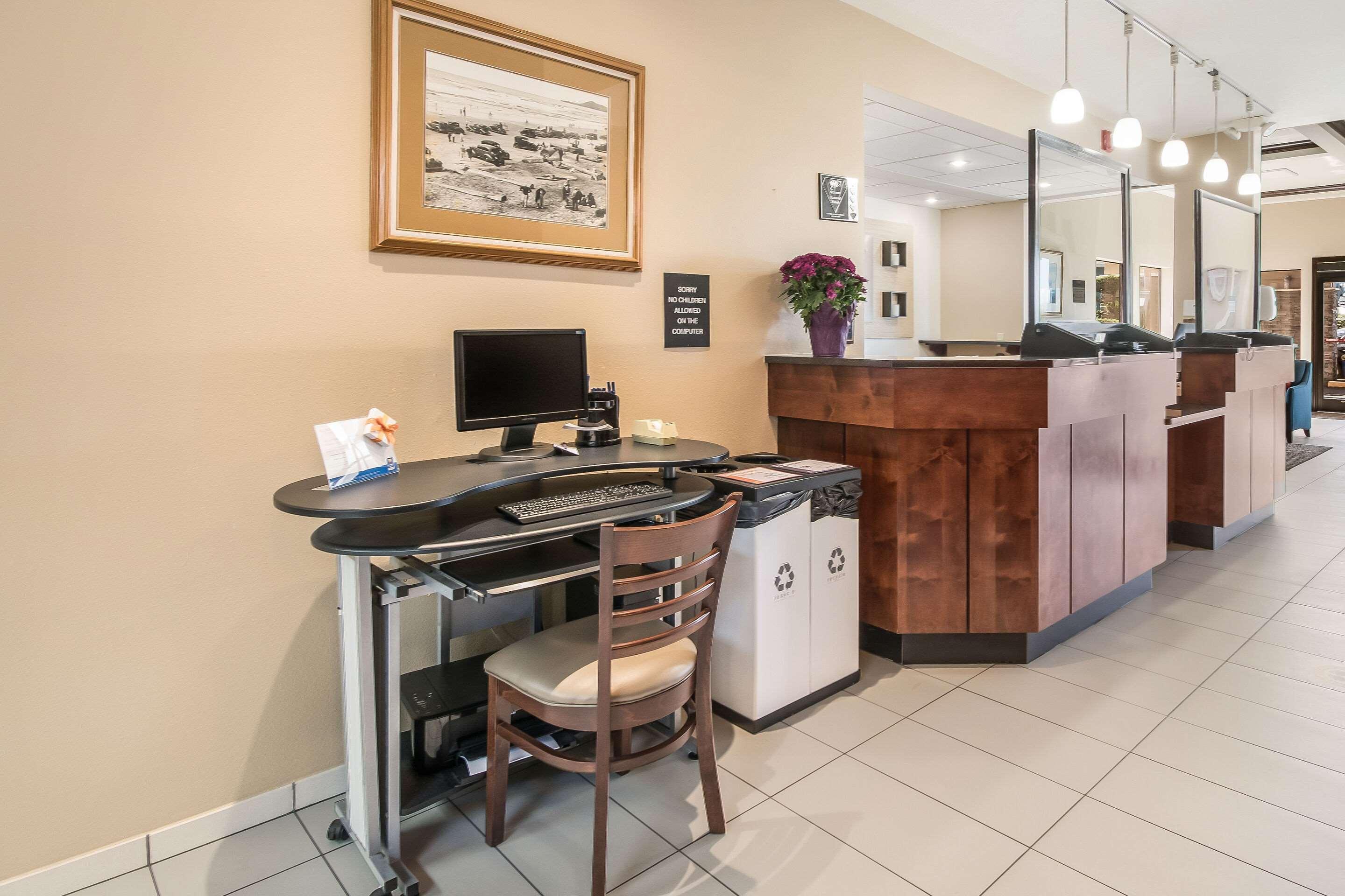 Comfort Inn Newport Bagian luar foto