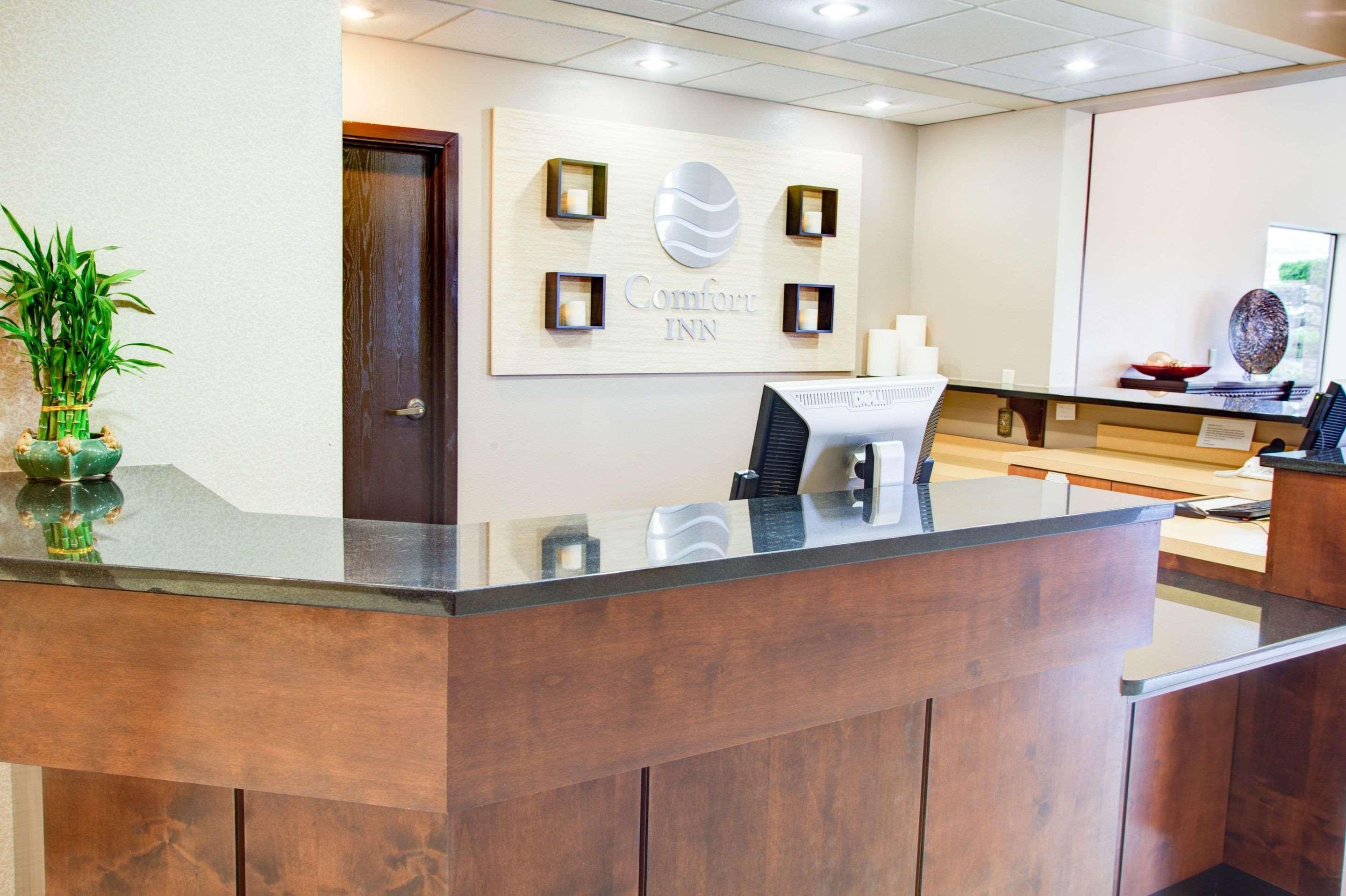 Comfort Inn Newport Bagian luar foto