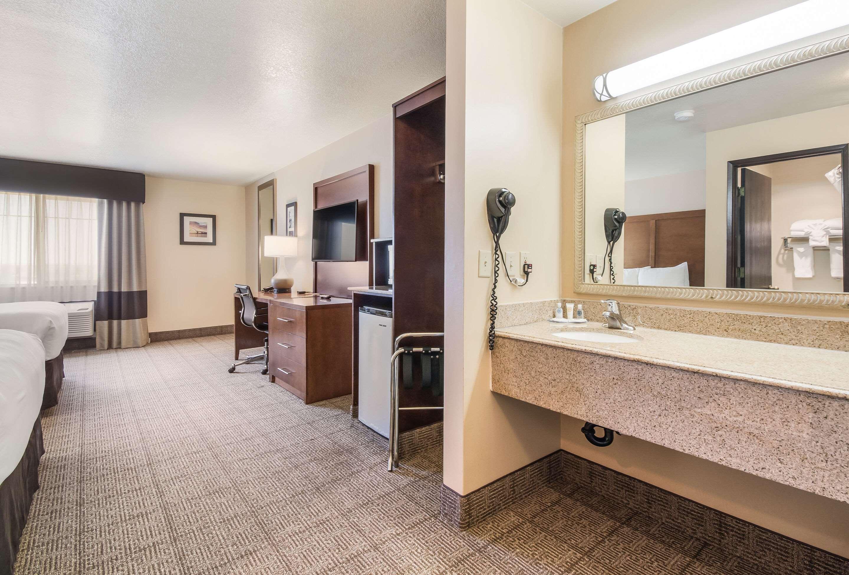 Comfort Inn Newport Bagian luar foto